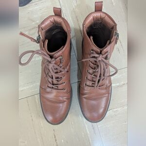 Baretraps Amysue Lace Up Bootie 8.5 M